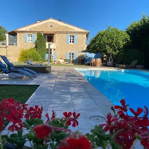 Avec Terrasse Privative Et Piscine Grillon